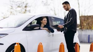 How to Choose the Right Driving School in Canada