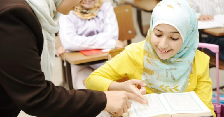 How Quran Teachers Near Me Make Learning Easy and Fun